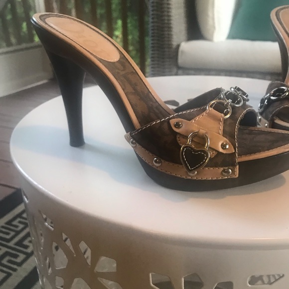 Christian Dior Slide in Healed Sandals - Picture 2 of 8